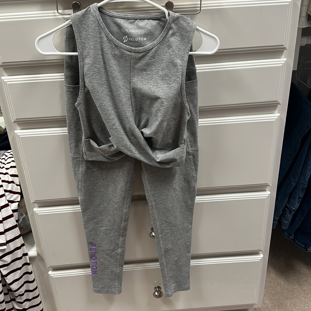 Beyond Yoga x Peloton Gray Crop Top with Matching High Waisted Stretch Pants